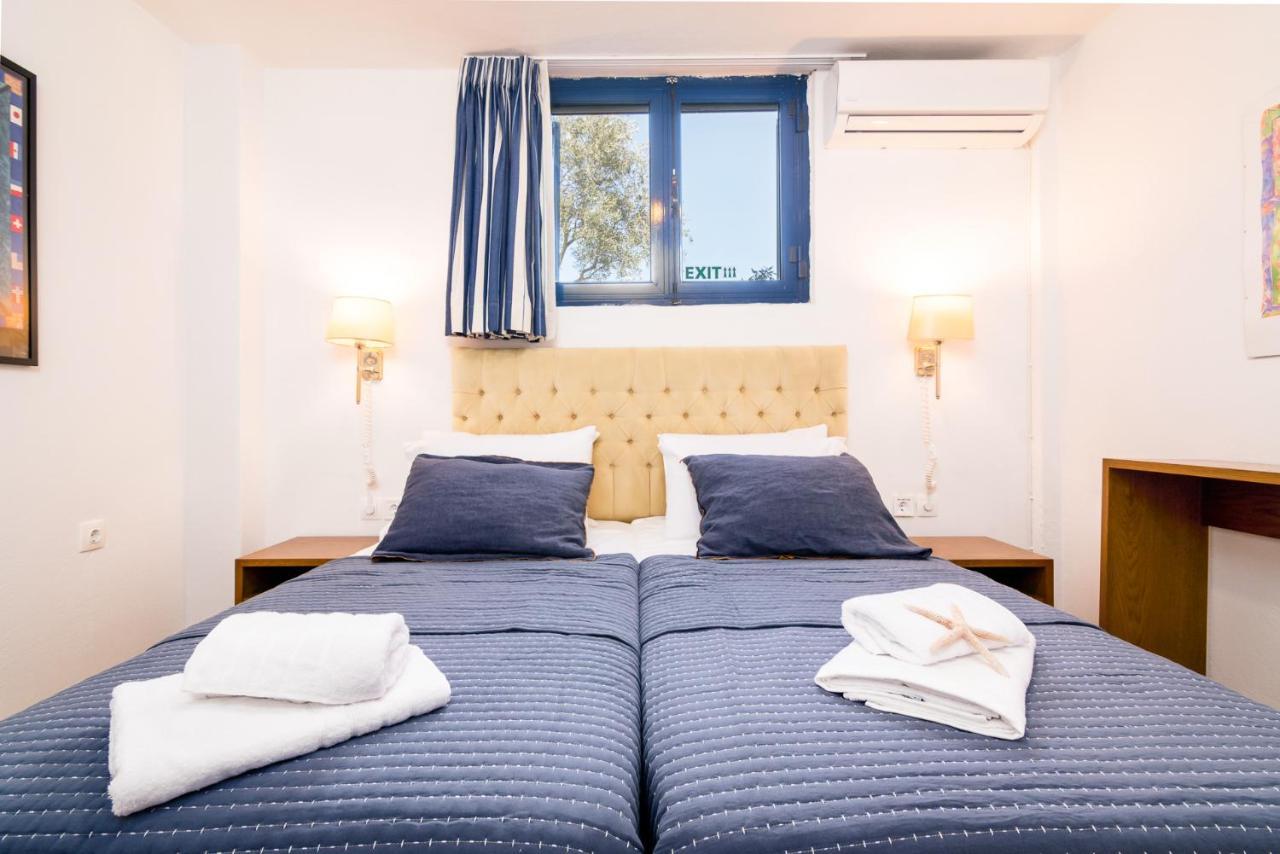 Blue & White Velvet 20M From The Beach Danilia Luaran gambar