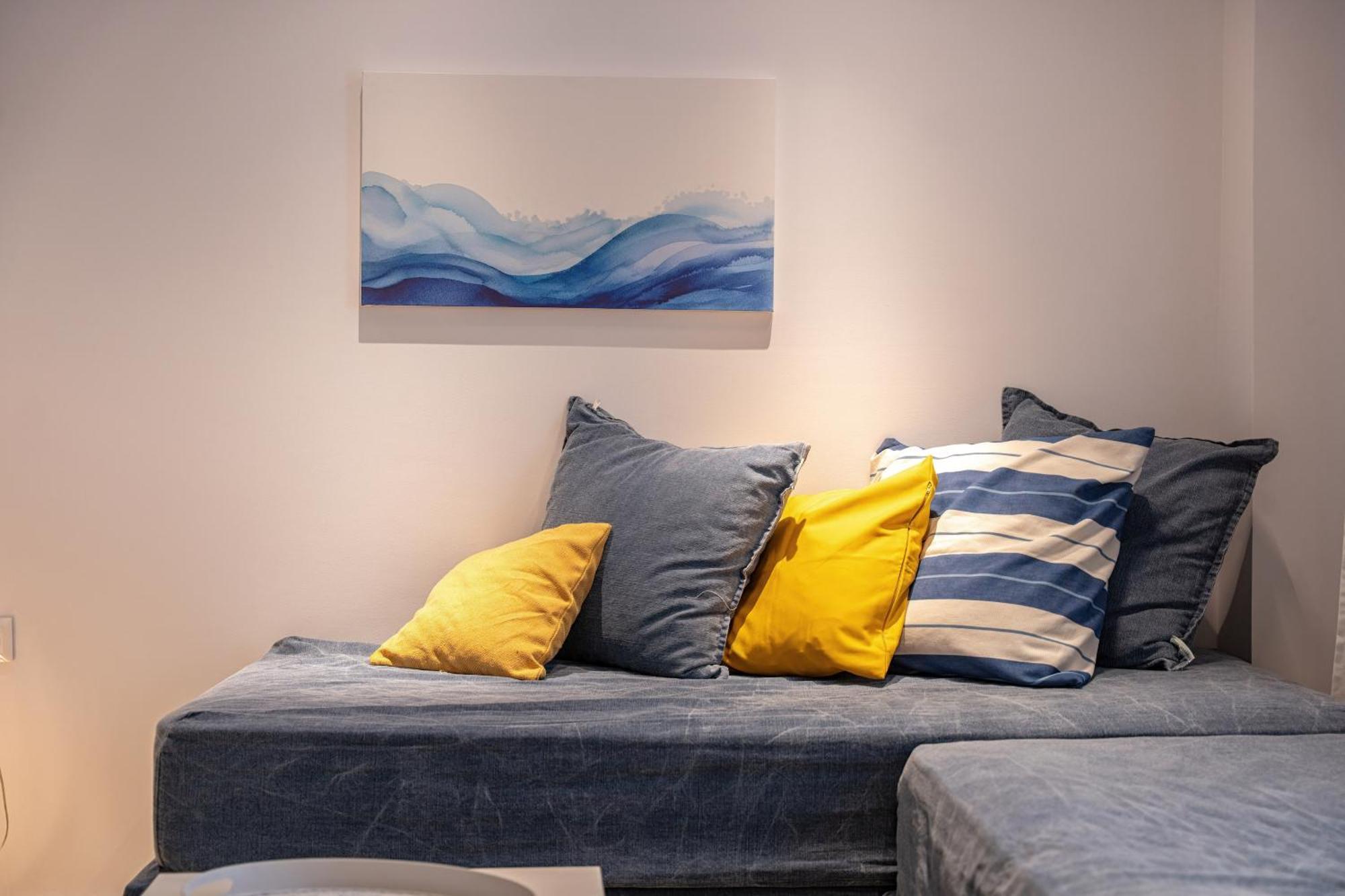 Blue & White Velvet 20M From The Beach Danilia Luaran gambar